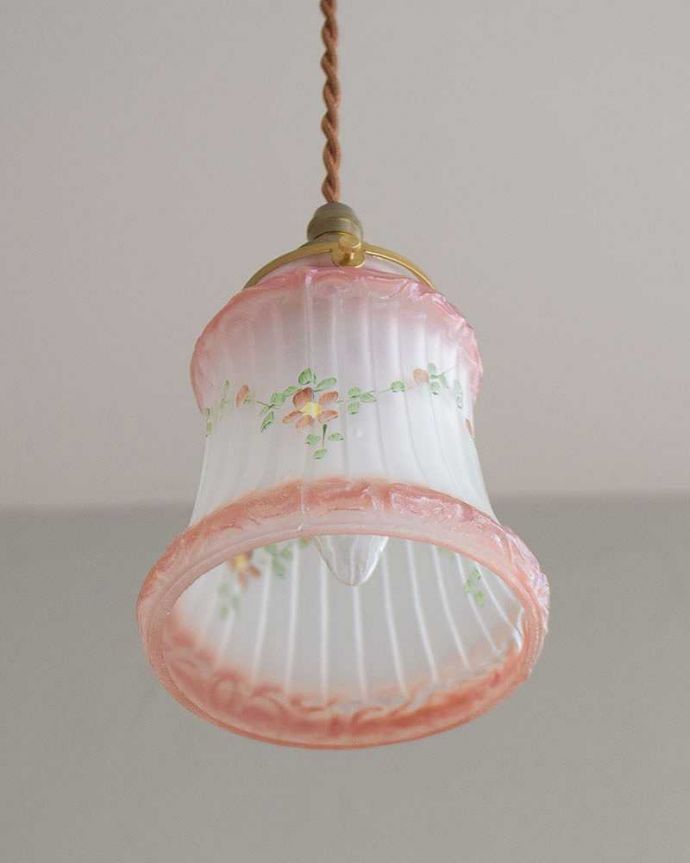 ペンダントライト　照明・ライティング　ピンクのラインが可愛いアンティークペンダントライト（コード・シャンデリア電球・ギャラリーA付き）。。(m-2047-z)