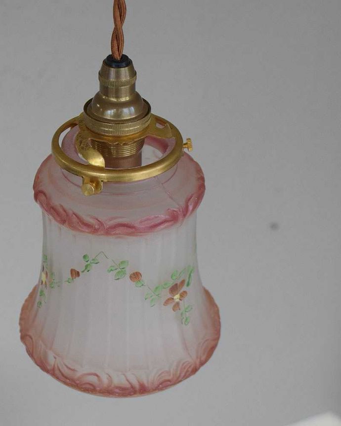 ペンダントライト　照明・ライティング　小花のイラストが可愛いアンティークペンダントライト（コード・シャンデリア電球・ギャラリーA付き）。。(m-2048-z)