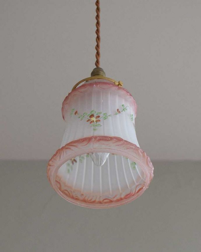 ペンダントライト　照明・ライティング　小花のイラストが可愛いアンティークペンダントライト（コード・シャンデリア電球・ギャラリーA付き）。。(m-2048-z)