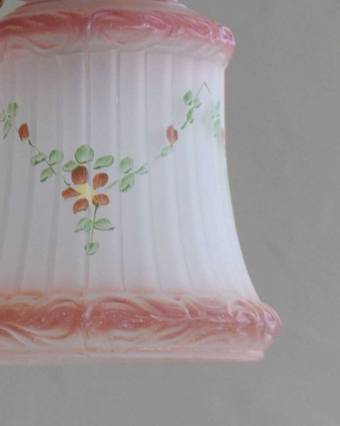 ペンダントライト　照明・ライティング　小花のイラストが可愛いアンティークペンダントライト（コード・シャンデリア電球・ギャラリーA付き）。。(m-2048-z)