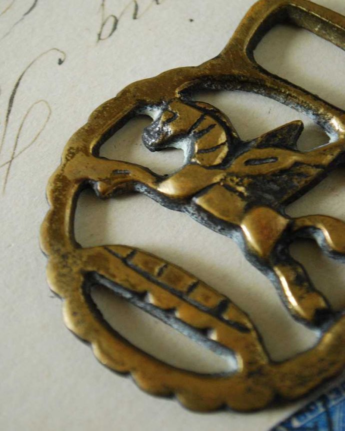 アンティーク 真鍮の雑貨 アンティーク雑貨 イギリスから届いた真鍮で作られたアンティークホースブラス。自分だけのアンティークを楽しんでくださいね。(m-2066-z)