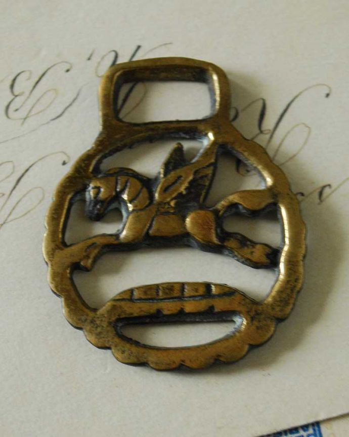 アンティーク 真鍮の雑貨 アンティーク雑貨 イギリスから届いた真鍮で作られたアンティークホースブラス。アンティークなので多少のキズ・汚れがある場合があります。(m-2066-z)