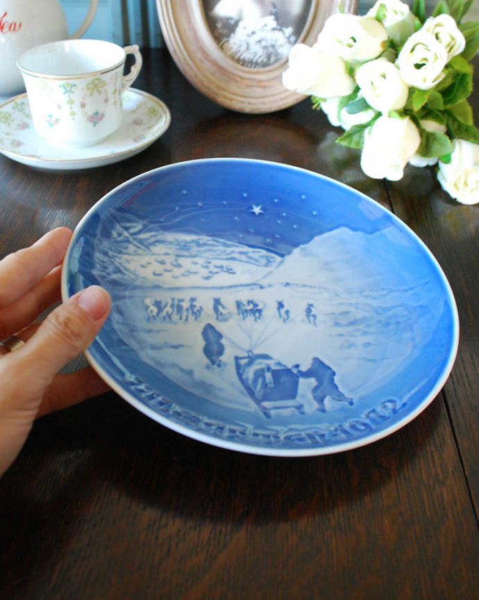 アンティーク 陶磁器の雑貨　アンティーク雑貨　1972年ビングオーグレンダール（B＆G)社のイヤープレート（グリーンランドのクリスマス） 。一枚一枚違います。(m-2073-z)