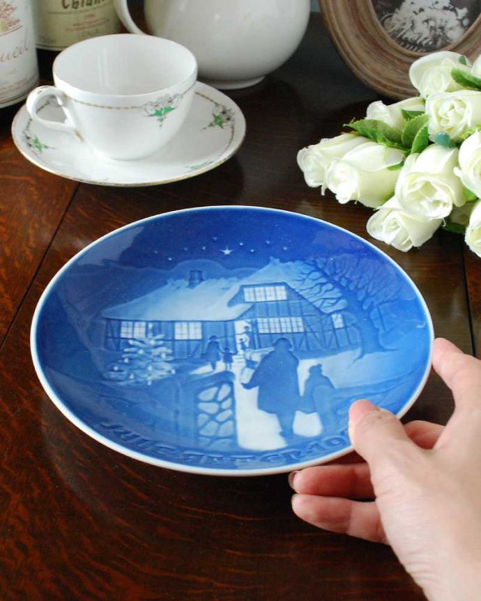 アンティーク 陶磁器の雑貨 クリスマス用 1973年ビングオーグレンダール(B&G)社のイヤープレート(田舎のクリスマス)。一枚一枚違います。(m-2080-z)