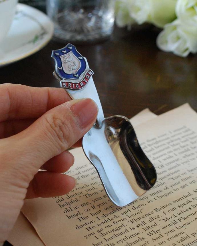 アンティーク 真鍮の雑貨　アンティーク雑貨　イギリスのコレクションしたくなるアンティーク雑貨、キャディスプーン 。ティータイムの気分を盛り上げるアイテムです。(m-2089-z)