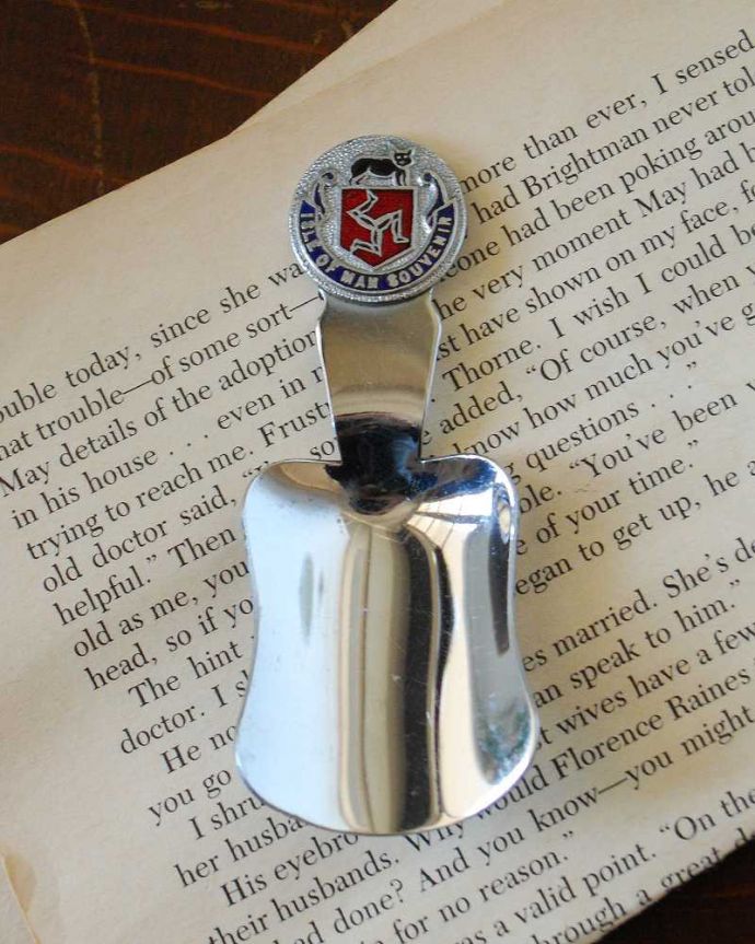 アンティーク 真鍮の雑貨　アンティーク雑貨　英国アンティーク雑貨、持ち手が可愛いキャディスプーン。コレクションしたくなるオシャレでカッコイイデザインです。(m-2096-z)