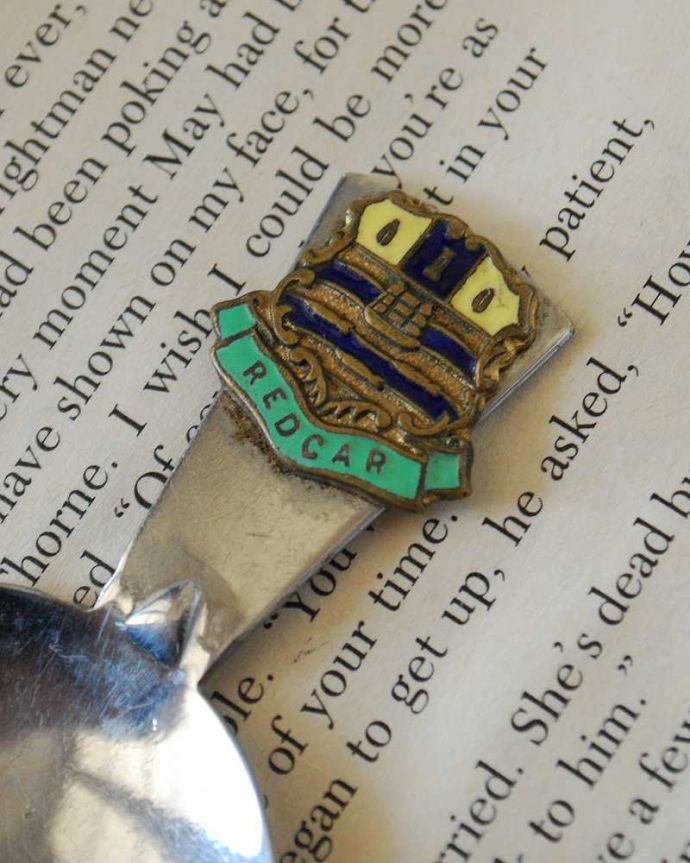 アンティーク 真鍮の雑貨 アンティーク雑貨 イギリス輸入のアンティークキャディスプーン(REDCAR)。実際に使っていただけますが、ディスプレイしてあっても可愛いアイテムです。(m-2103-z)