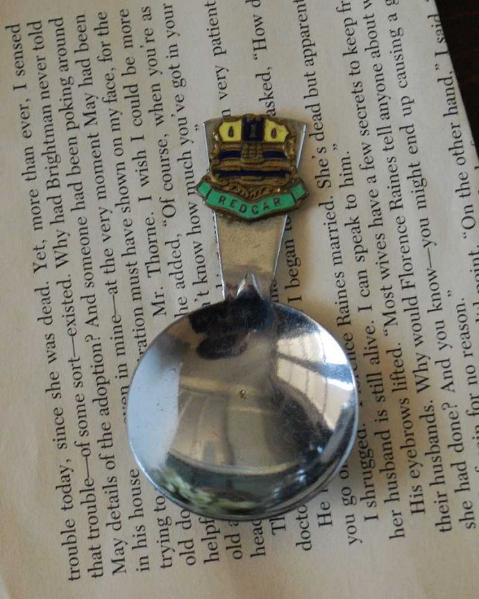 アンティーク 真鍮の雑貨 アンティーク雑貨 イギリス輸入のアンティークキャディスプーン(REDCAR)。コレクションしたくなるオシャレでカッコイイデザインです。(m-2103-z)