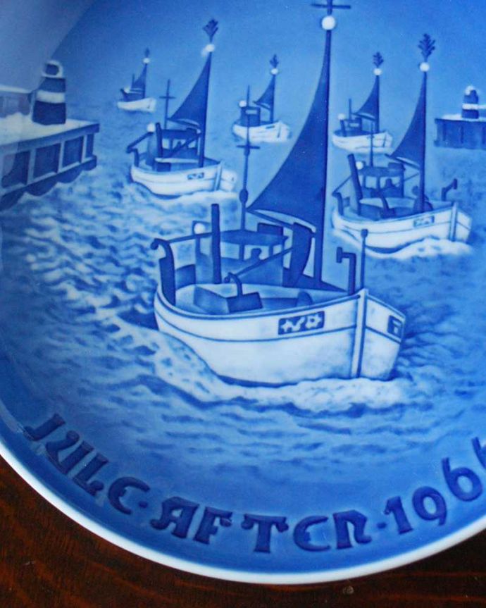 アンティーク 陶磁器の雑貨　アンティーク雑貨　ビングオーグレンダールのイヤープレート（1966年クリスマス帰港）。独特の製法で作られているので、濃淡が美しいです。(m-2107-z)