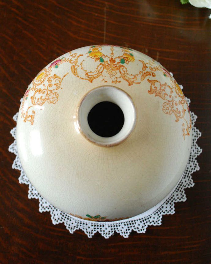 アンティーク 陶磁器の雑貨　アンティーク雑貨　ガーランド模様が可愛い、イギリスアンティークの花器（１輪挿し）。上から見るとこんな感じです。(m-2121-z)