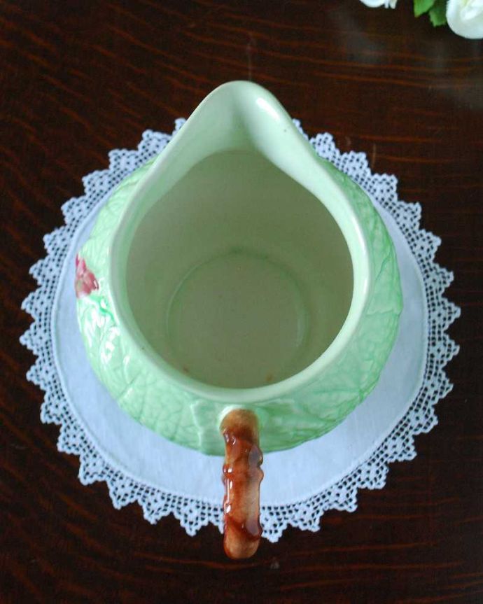 アンティーク 陶磁器の雑貨 アンティーク雑貨 カールトンウェア社(Carlton ware)のアンティークミルクポット。上から見るとこんな感じです状態のいいものだけを選んでいますが、アンティークなのでキズや欠けがある場合があります。(m-2123-z)