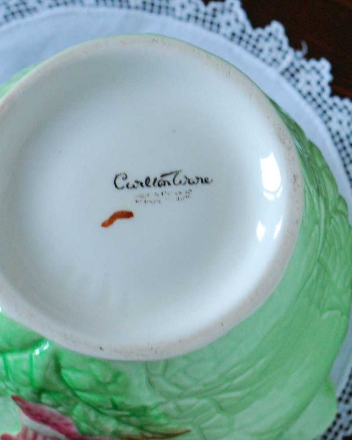 アンティーク 陶磁器の雑貨 アンティーク雑貨 カールトンウェア社(Carlton ware)のアンティークミルクポット。裏側には品質の証製造メーカー保証の意味がこもった窯印、ポーセリンマークがあります。(m-2123-z)
