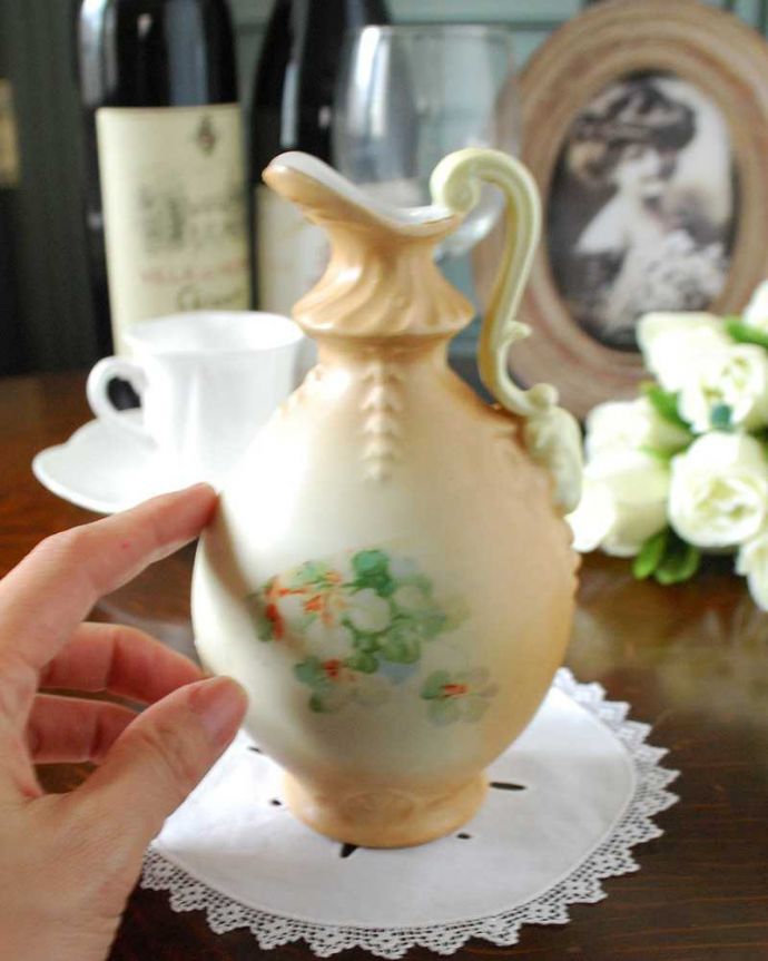 アンティーク その他の雑貨 アンティーク雑貨 フランスで見つけた、お花模様が可愛い陶器製のアンティークジャグ。自分だけの使い方で使ってみましょう一輪挿しとして使っても良いですね。(m-2129-z)