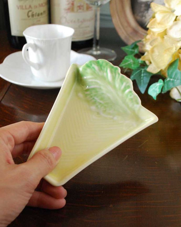 アンティーク 陶磁器の雑貨　アンティーク雑貨　カールトンウェア社(Carlton ware)のアンティークプレート。小さなサイズが可愛い何個でも集めたくなっちゃう手のひらサイズ。(m-2137-z)