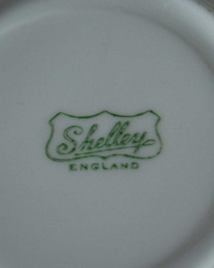 シェ―リー窯　アンティーク雑貨　シェリー窯のDaintyシェイプ（ホワイト）、アンティークカップ＆ソーサー 。裏側を見ると･･･1925～1940年に使用されていたバックスタンプです。(m-2144-z)