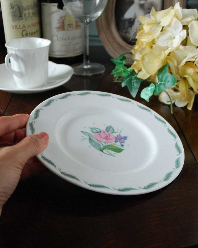 スージークーパー　アンティーク雑貨　イギリス輸入のスージークーパー「フレグランス」シリーズのアンティークプレート。飾って使って楽しむアンティーク実用的に一番使いやすいサイズ。(m-2149-z)