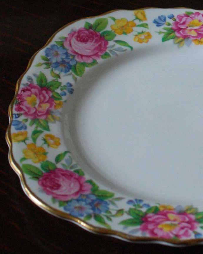 アンティーク 陶磁器の雑貨 アンティーク雑貨 テーブルがぱっと華やぐ、英国アンティークのプレート。優しい色使いです。(m-2156-z)