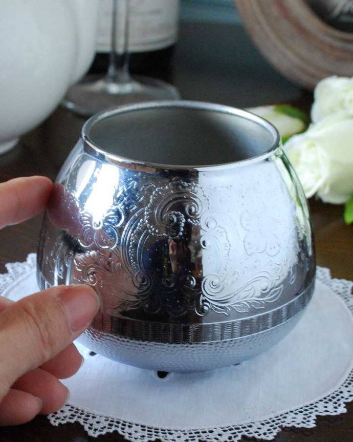 アンティーク 真鍮の雑貨 アンティーク雑貨 アンティークシルバー雑貨、小物入れにぴったりな銀のボウル(シュガーポット)。普段使いにもピッタリ!。(m-2168-z)