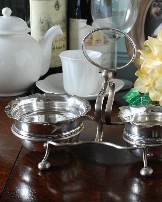 アンティーク シルバー製　アンティーク雑貨　英国輸入の銀食器、アンティークシルバーのシュガー＆ミルクポット。アフタヌーンティーをより楽しむ器英国の人にとって大切なアフタヌーンティー。(m-2177-z)