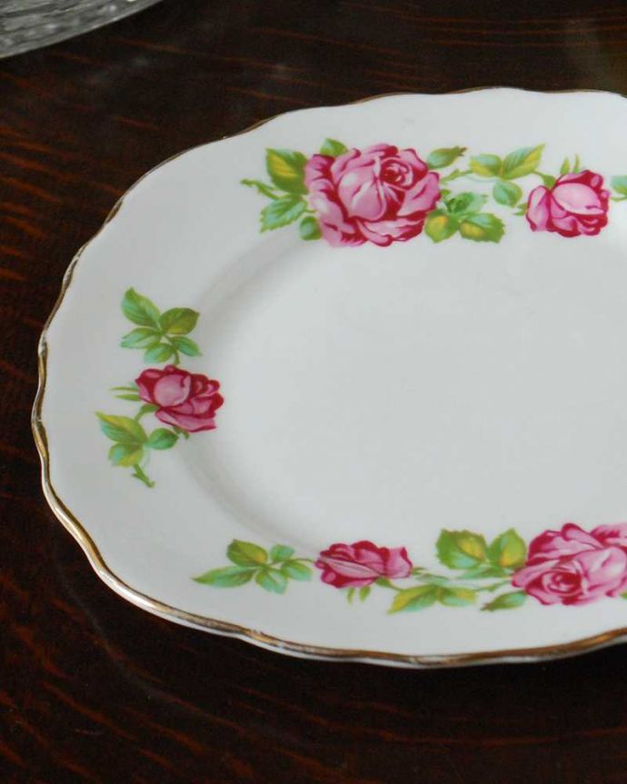 アンティーク 陶磁器の雑貨　アンティーク雑貨　ピンクローズが美しい、ボーンチャイナのアンティークプレート。優しい色使いです。(m-2181-z)