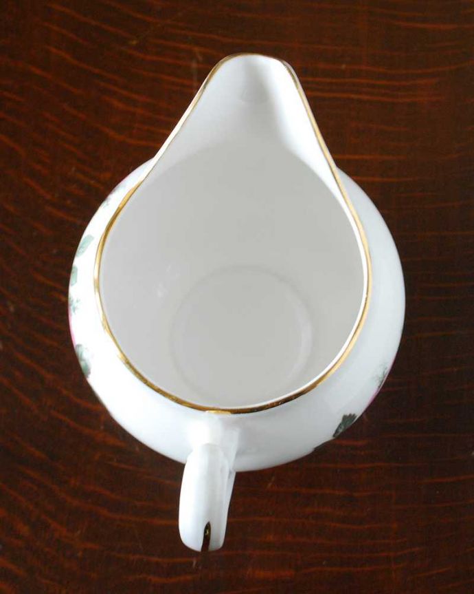 アンティーク 陶磁器の雑貨　アンティーク雑貨　イギリスから届いた、薔薇が素敵なアンティークミルクポット。上から見るとこんな感じです。(m-2184-z)