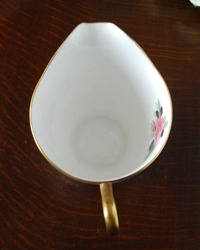 アンティーク 陶磁器の雑貨　アンティーク雑貨　ピンクの薔薇がエレガントなアンティークミルクポット（ボーンチャイナ）。上から見るとこんな感じです。(m-2188-z)