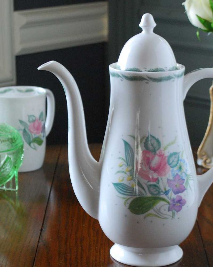 スージークーパー　アンティーク雑貨　スージークーパーの「フレグランス」シリーズ、バラとすみれがキレイなアンティークポット。バラとスミレの香りがするスージークーパー「フレグランス｣と言う名前の付いた人気のデザインは、名前の通りいい香りがしてきそうなバラとスミレが咲いています。(m-2209-z)