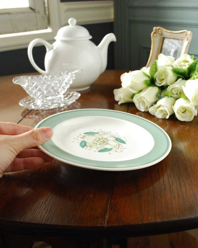 スージークーパー　アンティーク雑貨　白いクチナシの花がキレイな「ガーデニア」、アンティークのスージークーパープレート。飾って使って楽しむアンティーク食卓で使うのはもちろん、スージークーパーの作品として飾っておくコレクターも多いプレートです。(m-2214-z)