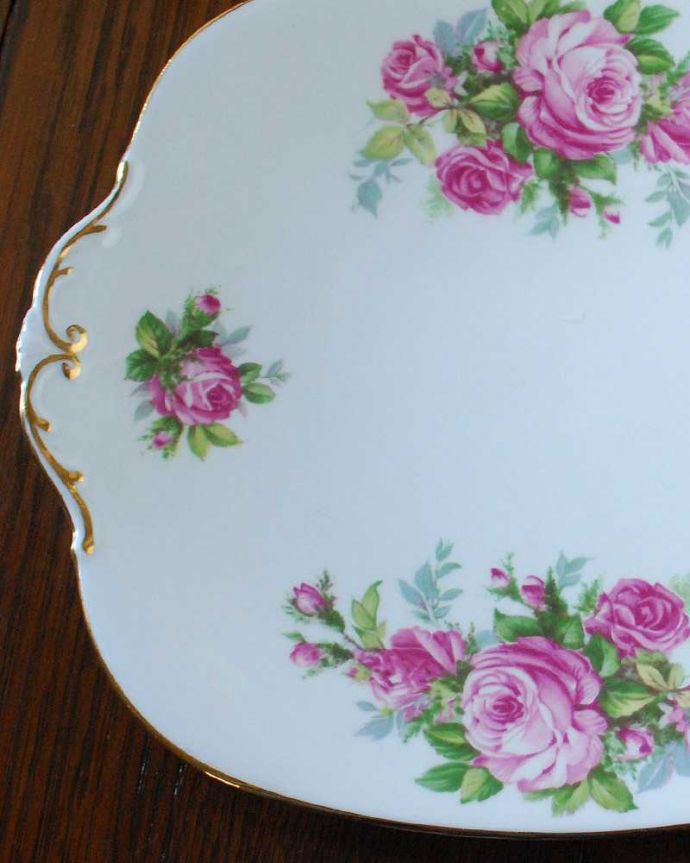 大きなピンクの薔薇が咲き誇るアンティークのB＆Bプレート(m-2239-z