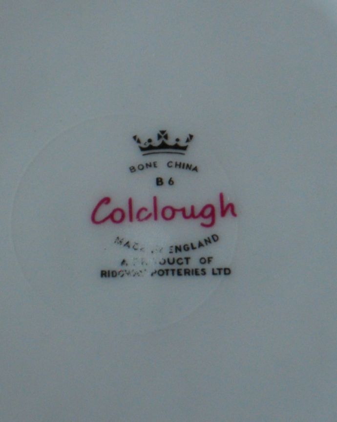 アンティーク 陶磁器の雑貨 アンティーク雑貨 英国で見つけたアンティーク、Colclough (コルクラフ)アイビープレート。裏側には品質の証製造メーカー保証の意味がこもった窯印、ポーセリンマークがあります。(m-2278-z)