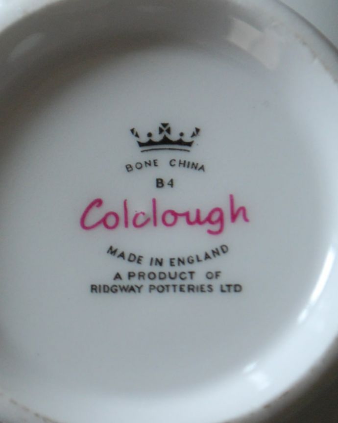 アンティーク 陶磁器の雑貨 アンティーク雑貨 英国で見つけたアンティーク、Colclough (コルクラフ)のシュガーボウル。裏側のポーセリンマーク製造メーカー保証の意味がこもった窯印、ポーセリンマークがあります。(m-2281-z)