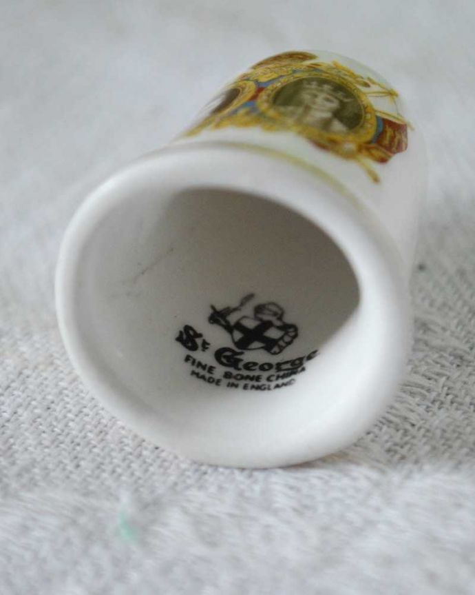 アンティーク 陶磁器の雑貨 アンティーク雑貨 歴史を感じるコレクションアイテム、アンティークシンブル。キレイなものだけを買い付けていますアンティークは新品ではなので多少のキズ・汚れがある場合がありますが、キレイなもを買い付けてきました。(m-2291-z)