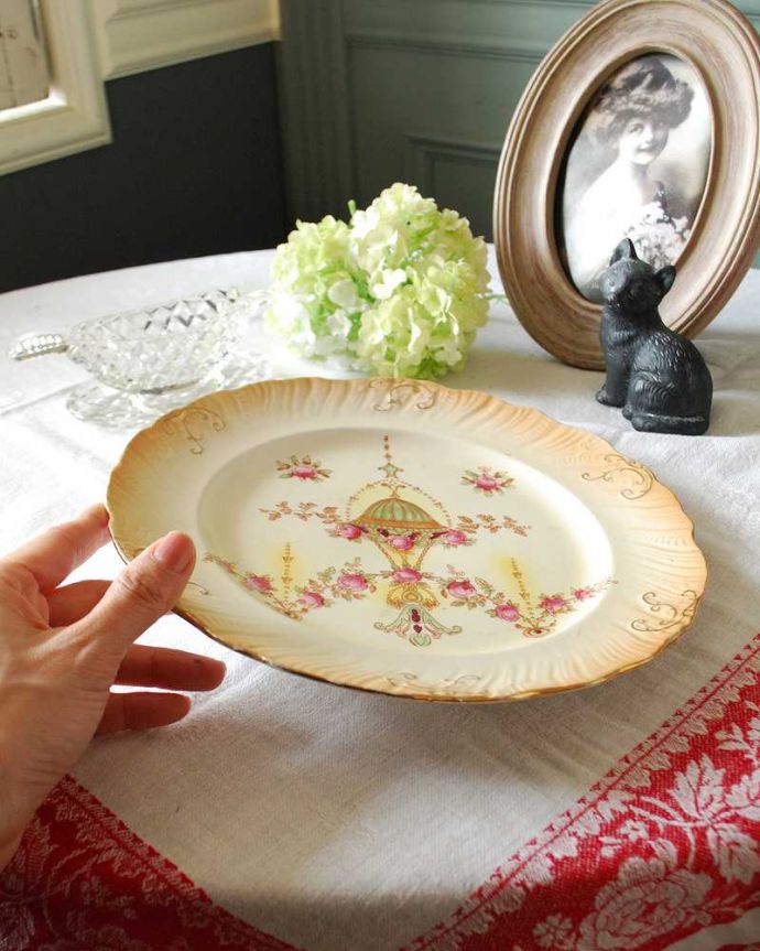 アンティーク 陶磁器の雑貨 アンティーク雑貨 美しい絵柄が魅力、Crown Devon社(クラウンデボン)心ときめくアンティークプレート。飾って使って楽しむアンティーク何個でも集めたくなっちゃう美しい柄のプレート。(m-2298-z)