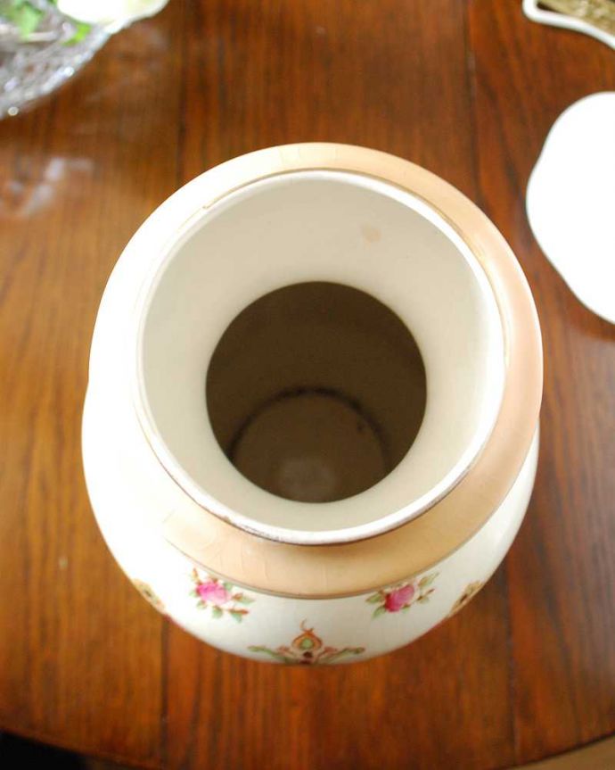 アンティーク 陶磁器の雑貨　アンティーク雑貨　花模様がロマンチックなアンティーク、かたちもキレイなクラウンデボンの花器。上から見るとこんな感じですアンティークなので多少のキズ・汚れがある場合があります。(m-2299-z)