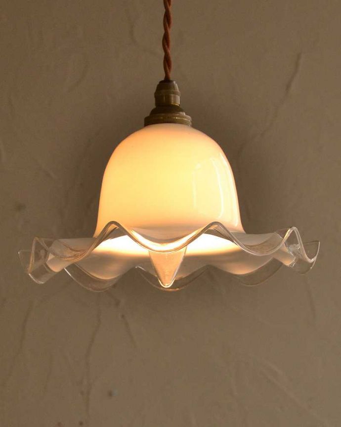 ペンダントライト　照明・ライティング　優しく光が灯るアンティークガラスのペンダントライト（コード・シャンデリア電球・ギャラリーなし）。。(m-2313-z)