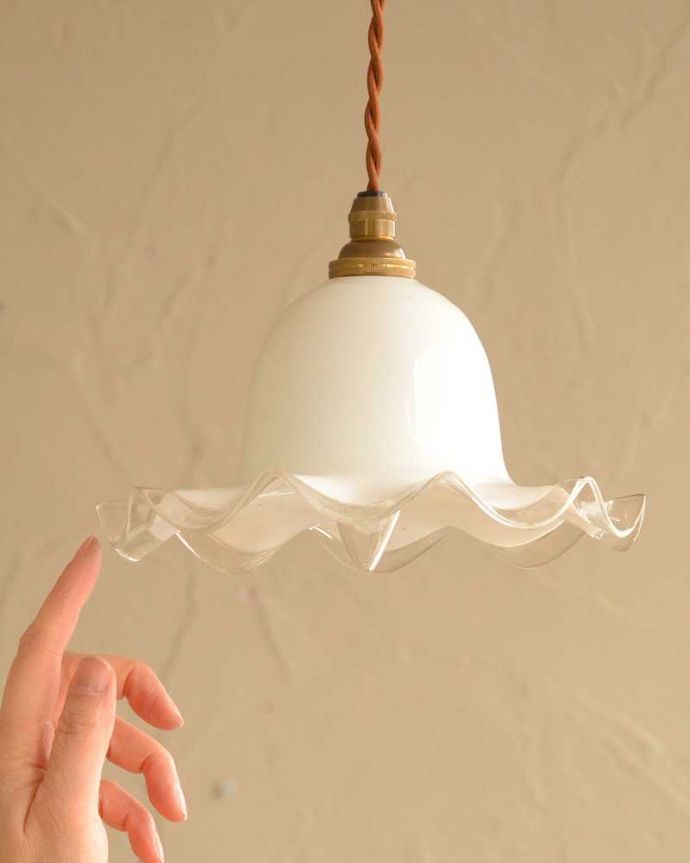 ペンダントライト　照明・ライティング　優しく光が灯るアンティークガラスのペンダントライト（コード・シャンデリア電球・ギャラリーなし）。。(m-2313-z)