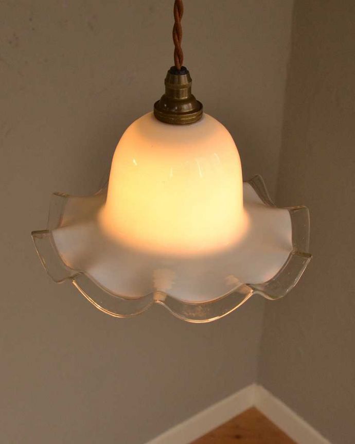 ペンダントライト　照明・ライティング　優しく光が灯るアンティークガラスのペンダントライト（コード・シャンデリア電球・ギャラリーなし）。。(m-2313-z)