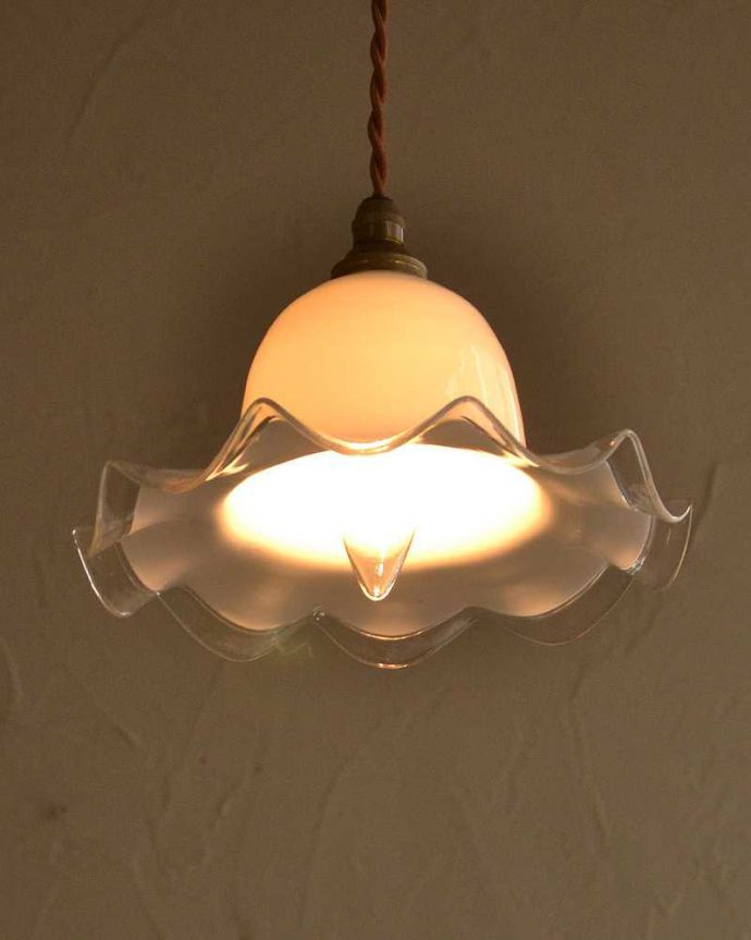 ペンダントライト　照明・ライティング　優しく光が灯るアンティークガラスのペンダントライト（コード・シャンデリア電球・ギャラリーなし）。。(m-2313-z)