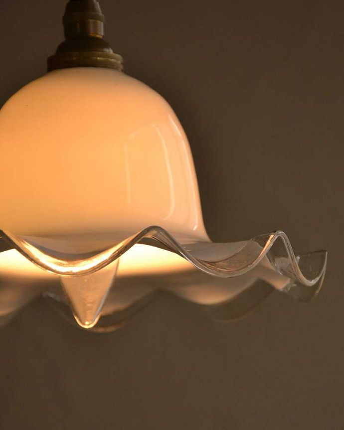 ペンダントライト　照明・ライティング　優しく光が灯るアンティークガラスのペンダントライト（コード・シャンデリア電球・ギャラリーなし）。。(m-2313-z)