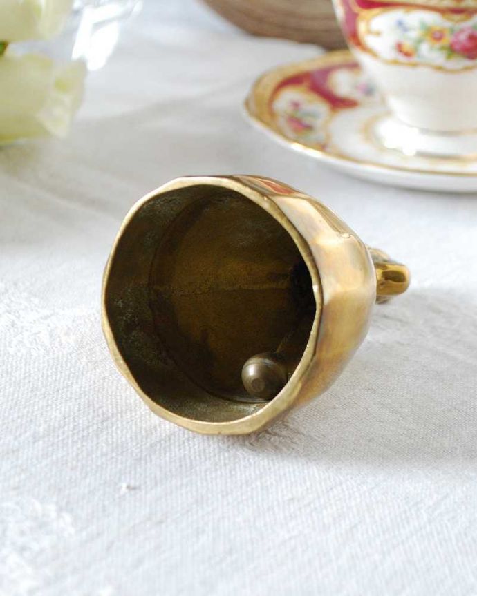 アンティーク 真鍮の雑貨　アンティーク雑貨　三つ編みのおさげが可愛い女の子のアンティーク真鍮ベル。キレイな音を奏でてくれますアンティークなので多少のキズやカケがある場合はありますが、きちんと鳴ります。(m-2329-z)