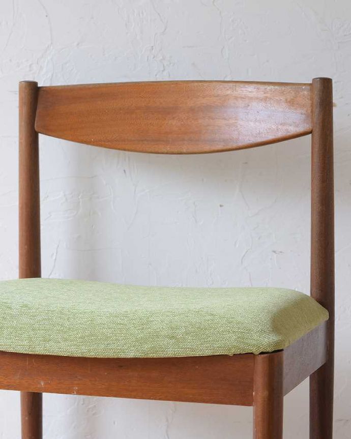 ダイニングチェア　アンティーク チェア　北欧デザインのヴィンテージチェア、チーク材のダイニングチェア。後からキュッと支えてくれる背もたれシンプルでスッキリとまとめられたヴィンテージチェア。(m-233-c-1)