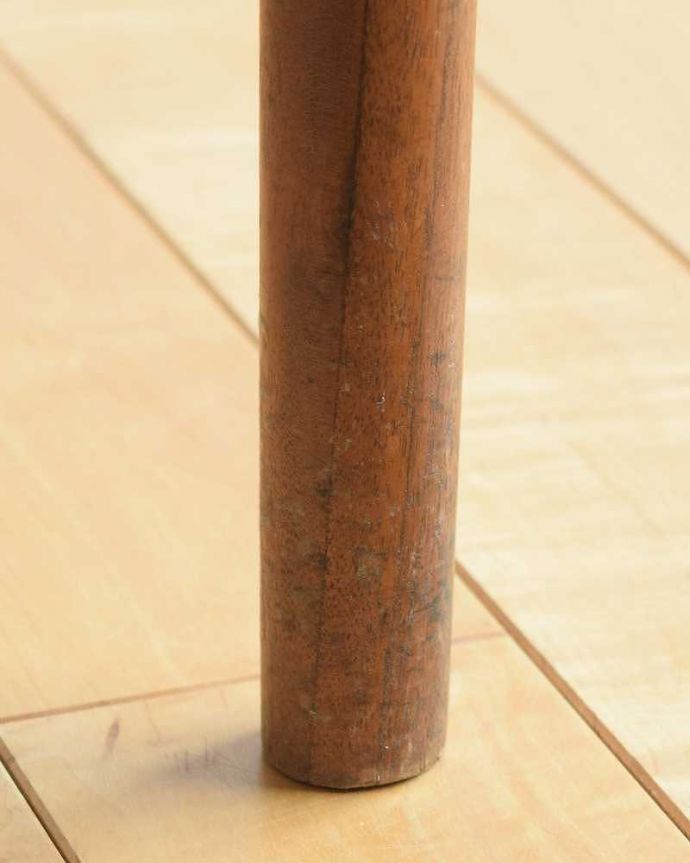 アンティークチェアの脚