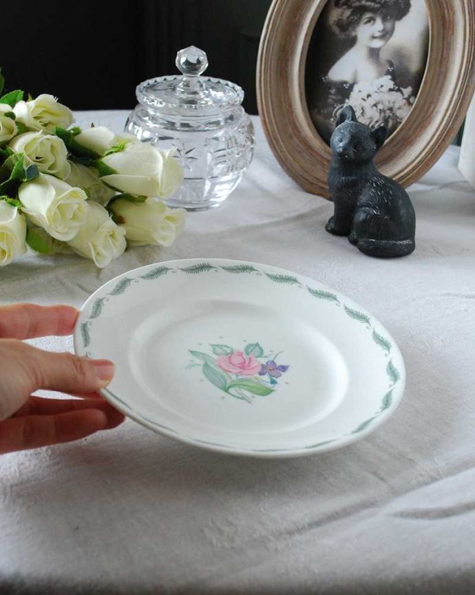スージークーパー　アンティーク雑貨　英国輸入のヴィンテージ食器、スージークーパー「フレグランス」プレート。飾って使って楽しむアンティーク実用的に一番使いやすいサイズ。(m-2355-z)