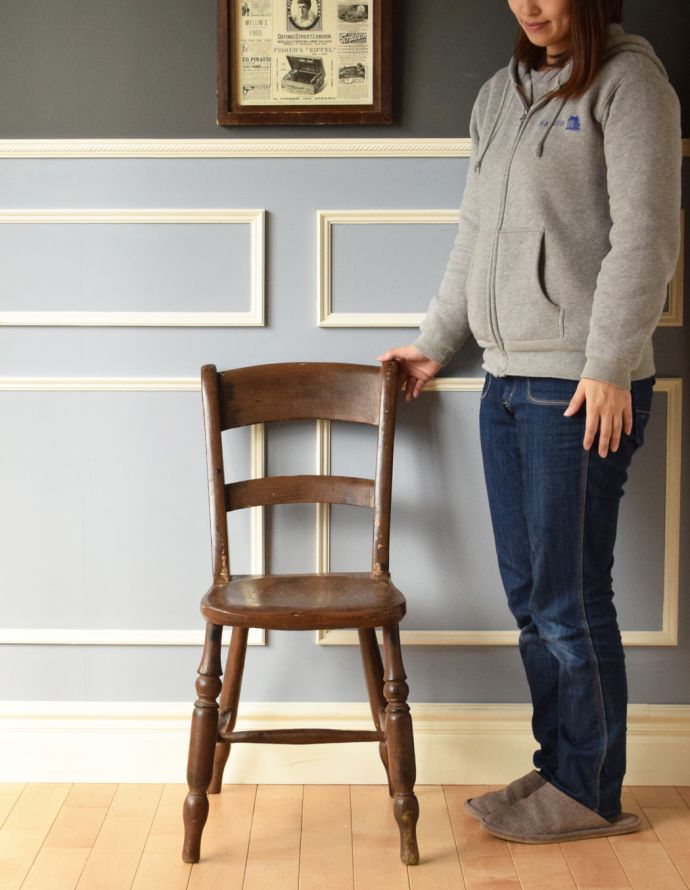 キッチンチェア　アンティーク チェア　ブラウンカラーのアンティークの椅子、ナチュラルで使いやすいキッチンチェア。思わずほっこりしちゃう、ぬくもりある可愛いデザイン見た目が可愛いキッチンチェア。(m-240-c-2)