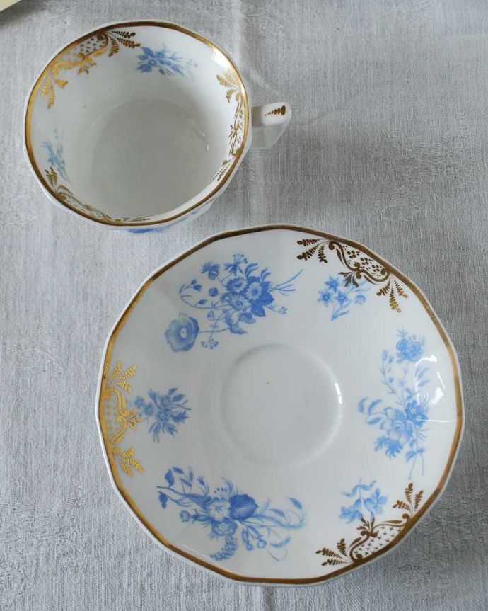 アンティーク 陶磁器の雑貨　アンティーク雑貨　英国輸入のコープランドのアンティークコーヒーカップ＆ソーサー（オクタゴン・シェイプ）。上から見るとこんな感じです状態のいいものだけを選んでいますが、アンティークなのでキズや欠けがある場合があります。(m-2407-z)