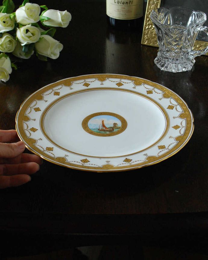 アンティーク 陶磁器の雑貨　アンティーク雑貨　キラキラ輝く金彩がゴージャスなミントンのアンティークプレート。飾って使って楽しむアンティーク食卓で使うのはもちろん、作品として飾っておくコレクターも多いアンティークのディナープレートです。(m-2423-z)