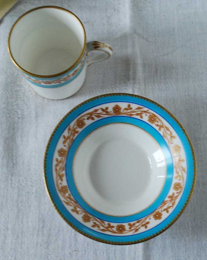 アンティーク 陶磁器の雑貨 アンティーク雑貨 アンティーク コーヒーカップ&ソーサー クラウンスタッフォードシャー。上から見るとこんな感じです状態のいいものだけを選んでいますが、アンティークなのでキズや欠けがある場合があります。(m-2434-z)