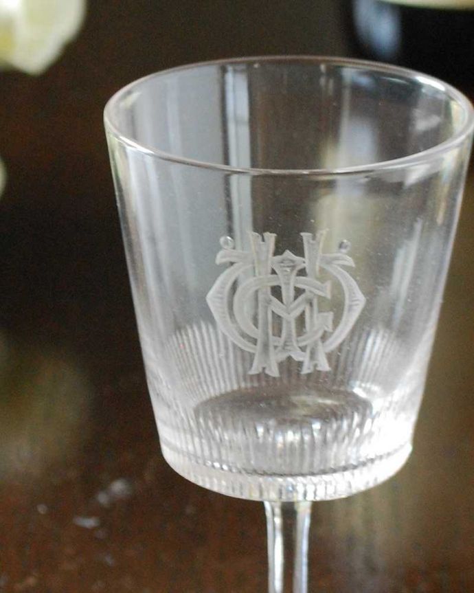 アンティークのおしゃれなテーブルグラス