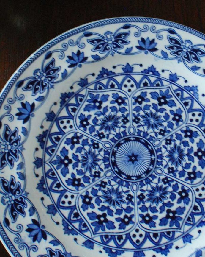 アンティーク 陶磁器の雑貨 アンティーク雑貨 1880年代のT.G.ブース窯のインディアン・オーナメントのアンティークプレート。実用的にも飾っても使える華やなアンティークのプレートお料理を盛り付けるためだけのものではなく、お客様をもてなすために観賞用の目的もあったので、アンティークのプレートは、まるで絵画のように美しい模様なんです。(m-2534-z)