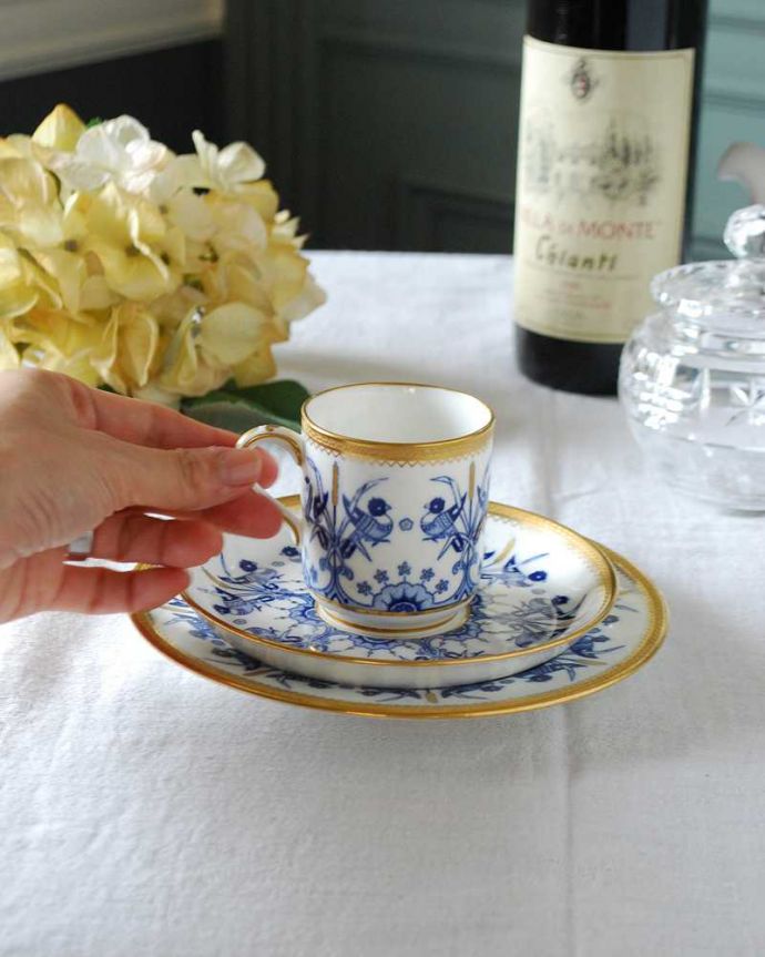 アンティーク 陶磁器の雑貨　アンティーク雑貨　英国の幻の名窯ブラウンフィールドが手掛けたアンティークのトリオ。お茶の時間をもっと優雅に･･･眺めているだけじゃもったいないので、実用的に使って下さい。(m-2536-z)